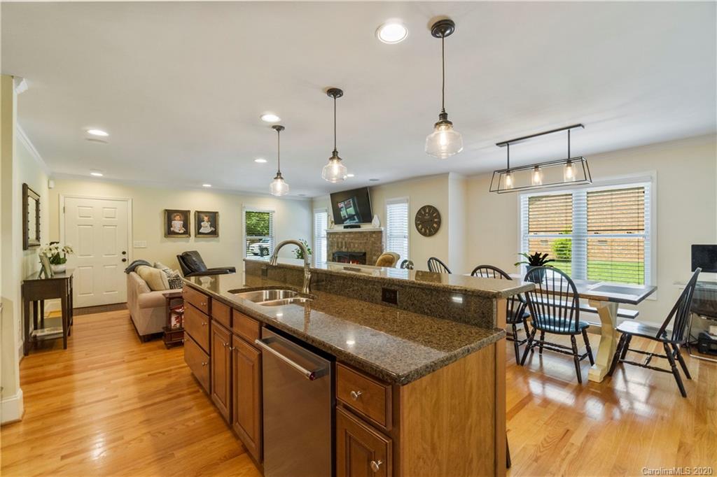1038 Elliott Road Charlotte, NC 28216 - Photo 9 of 31 Gallery Image 9