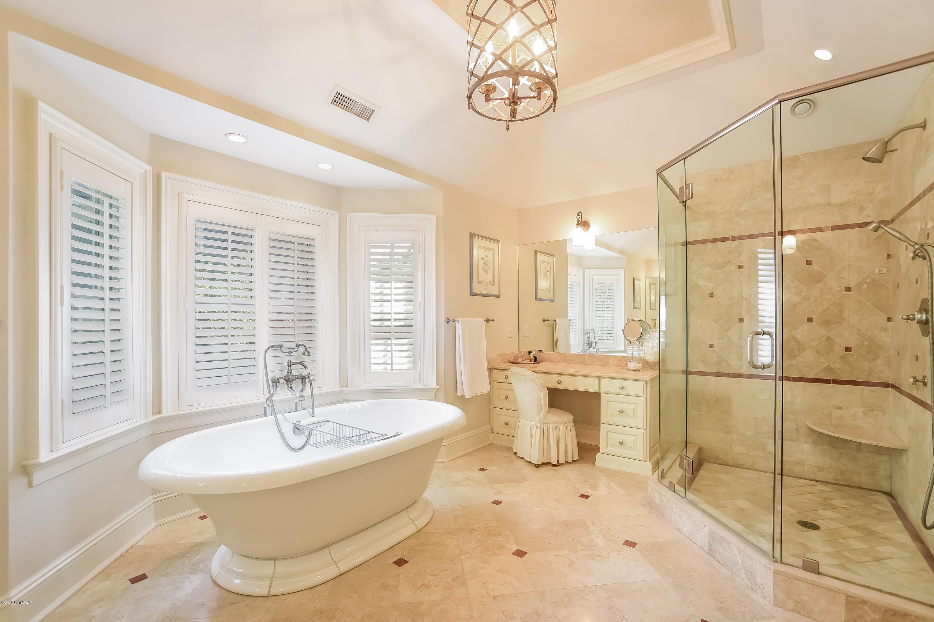 35 Lockwood Road Riverside, CT 06878 - Photo 22 of 39 a bathroom with a bathtub and a sink