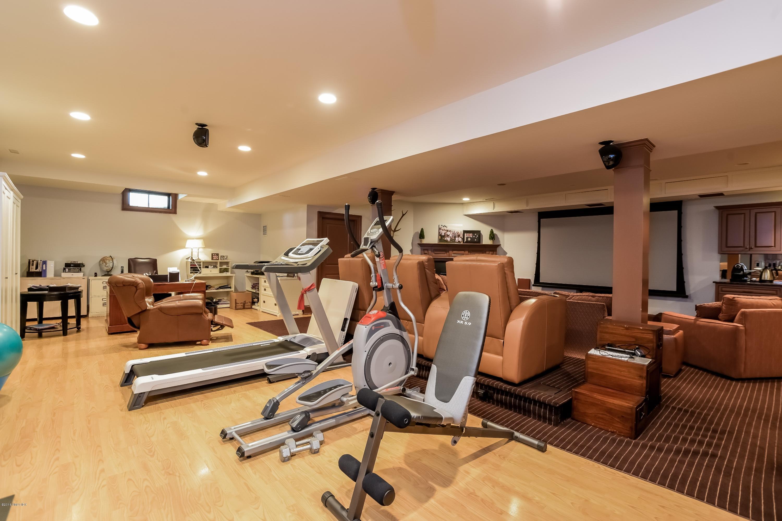 35 Lockwood Road Riverside, CT 06878 - Photo 32 of 39 a view of a room with gym equipment
