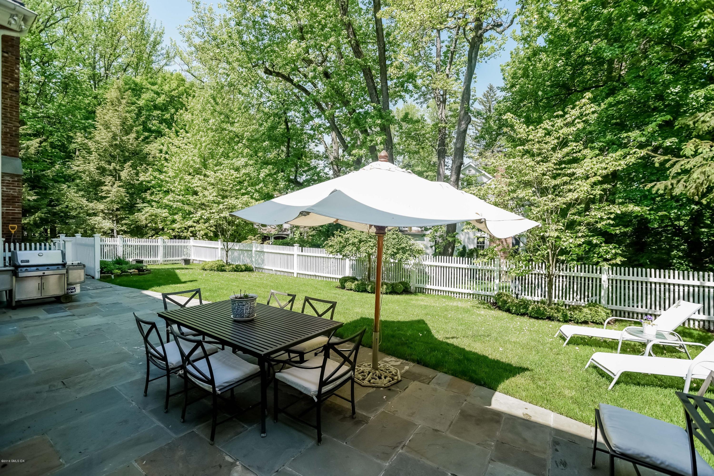 35 Lockwood Road Riverside, CT 06878 - Photo 35 of 39 a garden view with a seating space