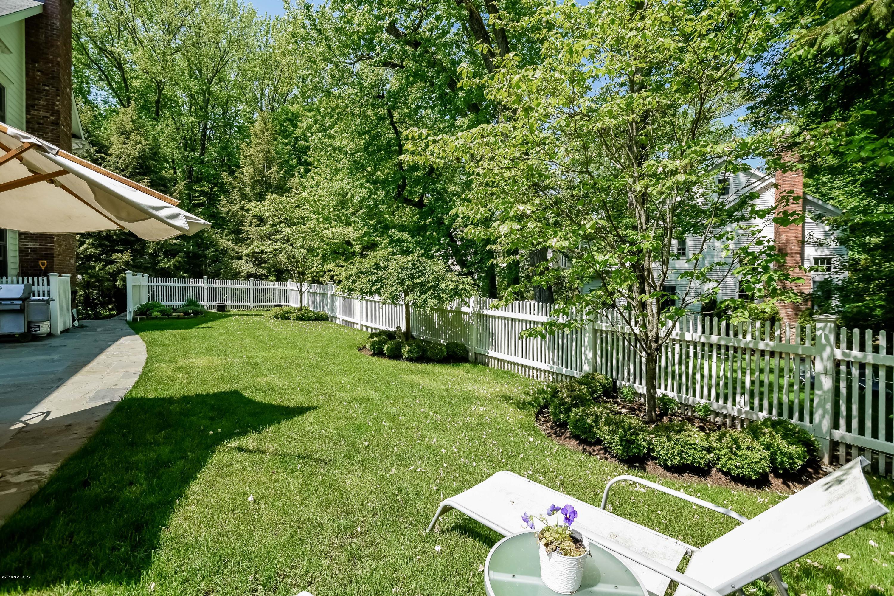 35 Lockwood Road Riverside, CT 06878 - Photo 38 of 39 a view of a chair and table of the garden