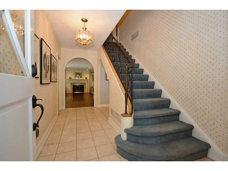 617 West Waldheim Road Fox Chapel, PA 15215 - Photo 3 of 25 Entry/Foyer.