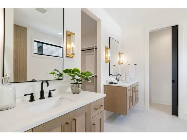 $1,544,468 | 13975 27th Street North, Stillwater, MN 55082