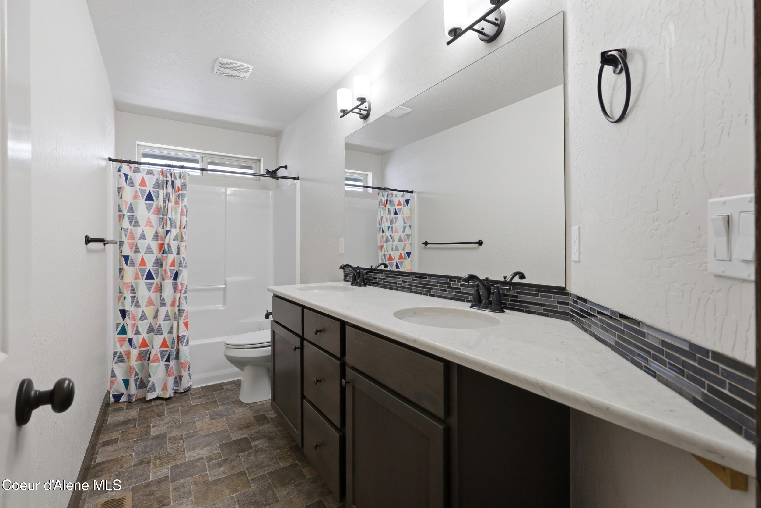 6643 North Gavin Loop Coeur D'Alene, ID 83815 - Photo 20 of 30 Upstairs Full Bath