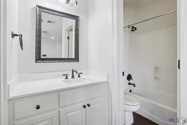 $584,900 | 36520 Lake Bend Avenue, Prairieville, LA 70769