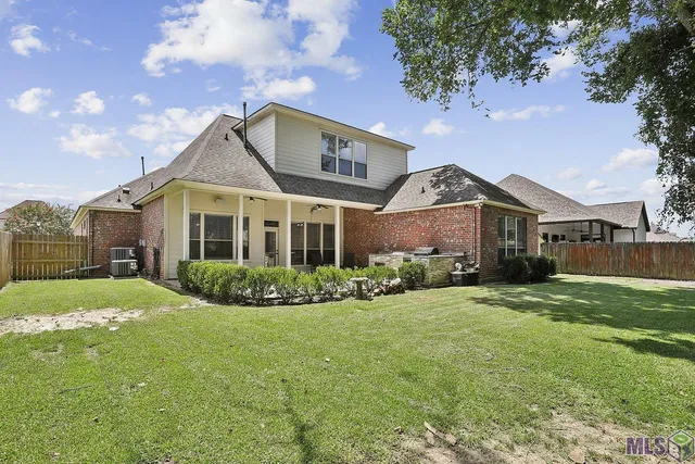$584,900 | 36520 Lake Bend Avenue, Prairieville, LA 70769