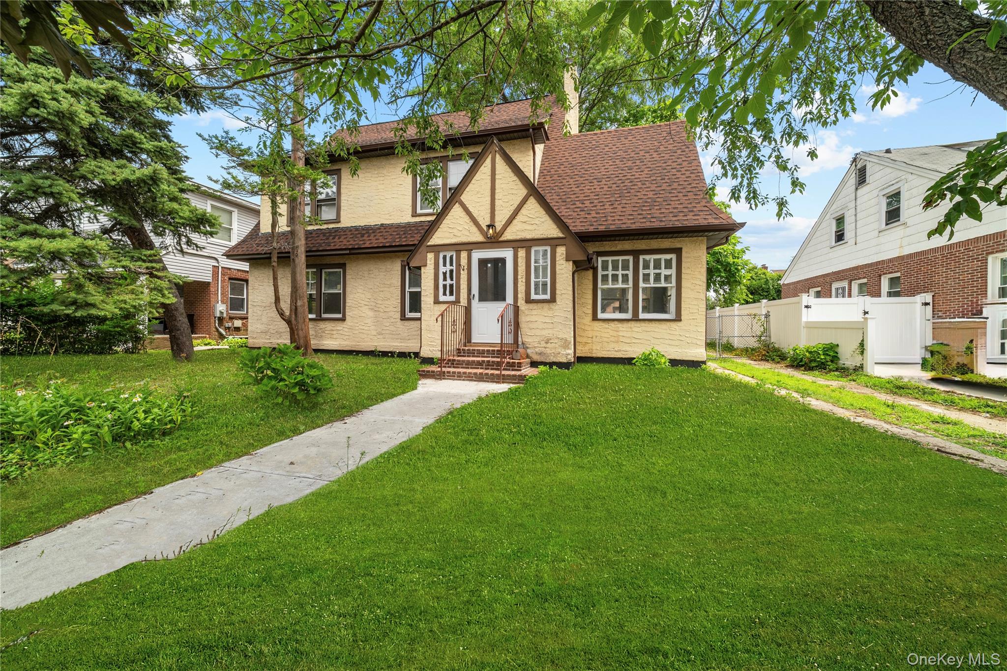 116 Meadowbrook Road Hempstead, NY 11550 - Photo 2 of 32