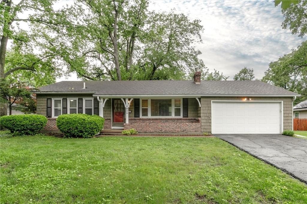 7832 Tomahawk Road Prairie Village, KS 66208 - Photo 1 of 34