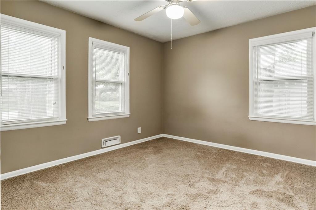 7832 Tomahawk Road Prairie Village, KS 66208 - Photo 22 of 34