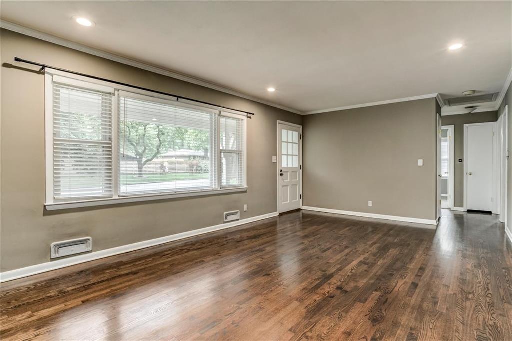 7832 Tomahawk Road Prairie Village, KS 66208 - Photo 4 of 34