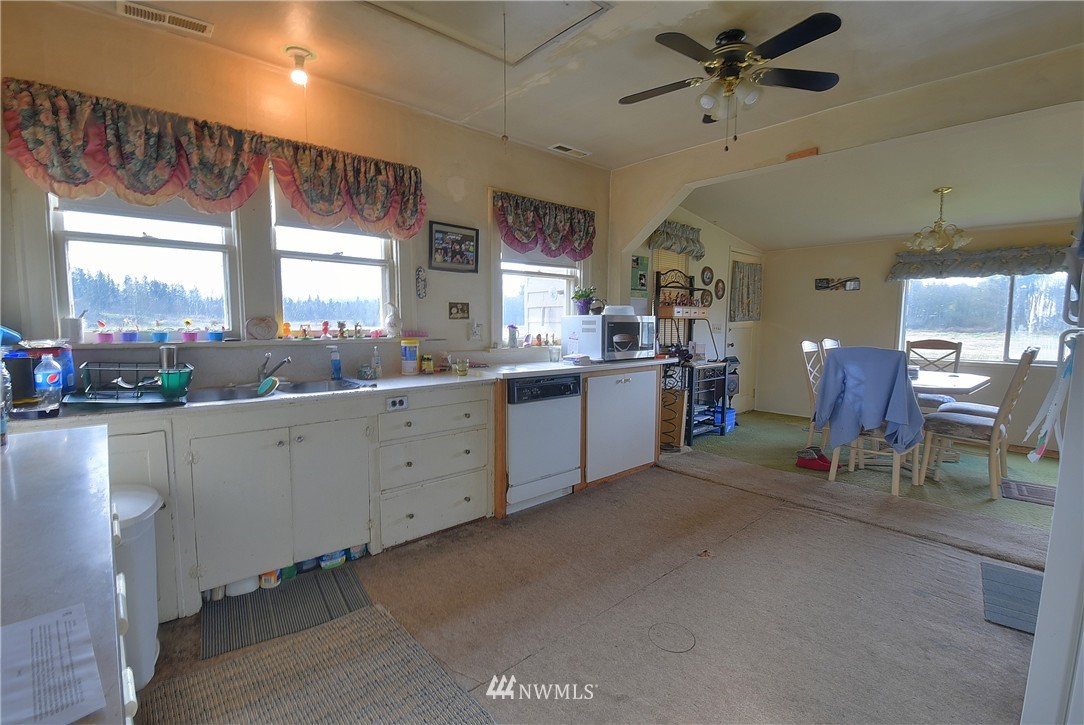 641 East Axton Road Bellingham, WA 98226 - Photo 11 of 25