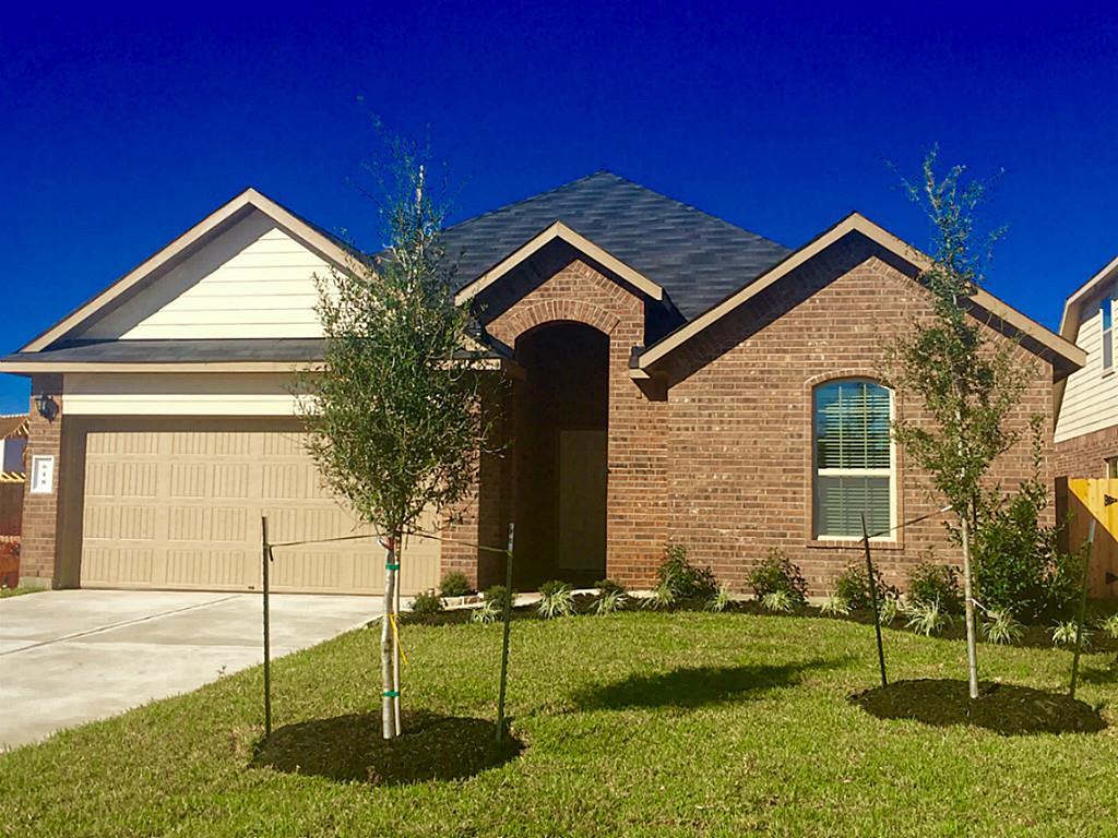 a front view of house with yard
