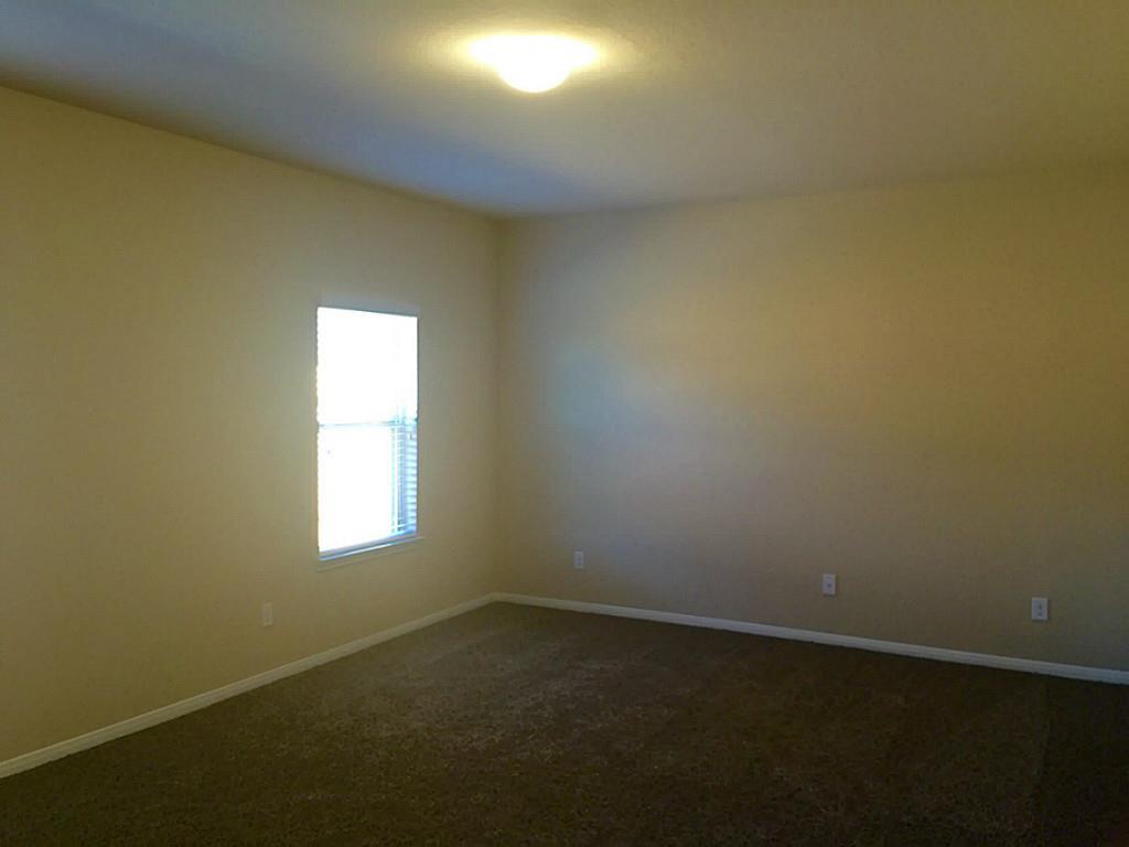 618 Longstreet Drive Rosenberg, TX 77469 - Photo 15 of 23 an empty room with a window
