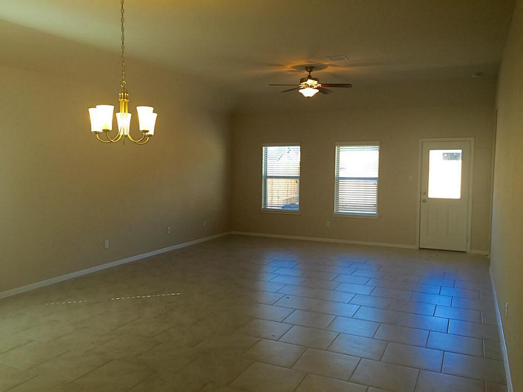 618 Longstreet Drive Rosenberg, TX 77469 - Photo 7 of 23 a view of livingroom and window