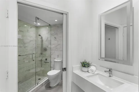 $730,000 | 888 Brickell Key Drive, Unit 2606, Miami, FL 33131