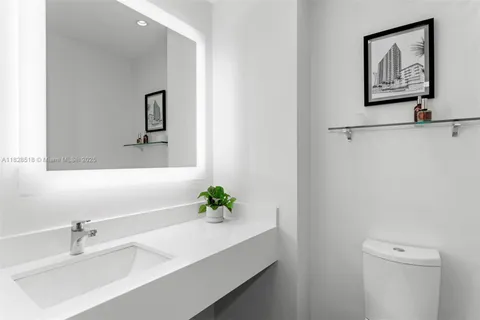 $730,000 | 888 Brickell Key Drive, Unit 2606, Miami, FL 33131