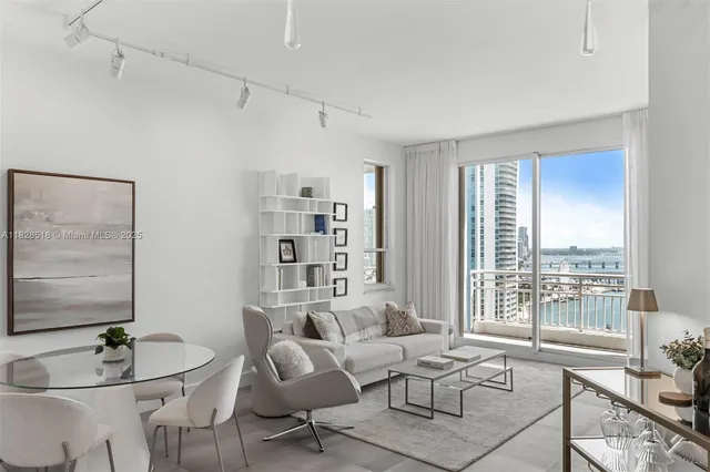 $699,000 | 888 Brickell Key Drive, Unit 2606, Miami, FL 33131