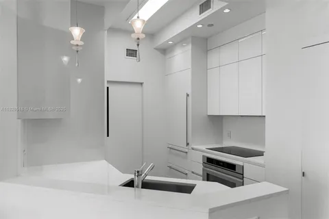 $730,000 | 888 Brickell Key Drive, Unit 2606, Miami, FL 33131