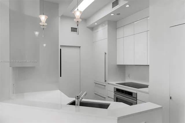 $699,000 | 888 Brickell Key Drive, Unit 2606, Miami, FL 33131