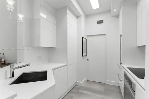 $730,000 | 888 Brickell Key Drive, Unit 2606, Miami, FL 33131