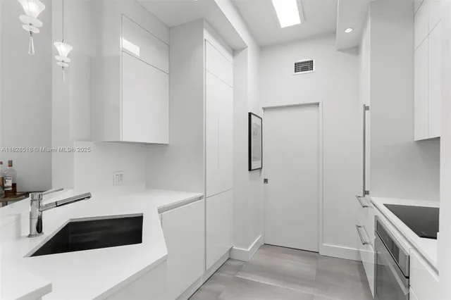 $699,000 | 888 Brickell Key Drive, Unit 2606, Miami, FL 33131