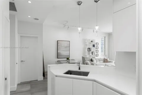 $730,000 | 888 Brickell Key Drive, Unit 2606, Miami, FL 33131