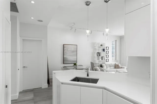 $699,000 | 888 Brickell Key Drive, Unit 2606, Miami, FL 33131