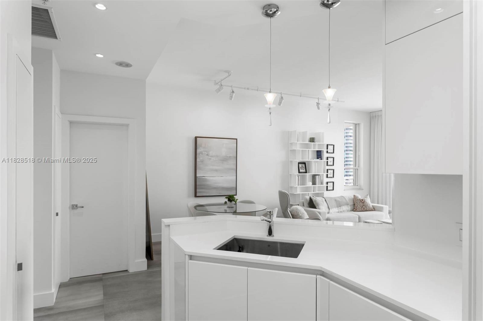 888 Brickell Key Drive, Unit 2606 Miami, FL 33131 - Photo 9 of 32