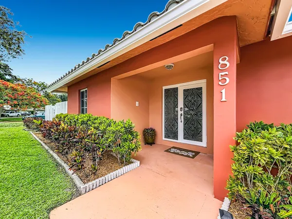 $829,900 | 851 East Plantation Circle, Plantation, FL 33324
