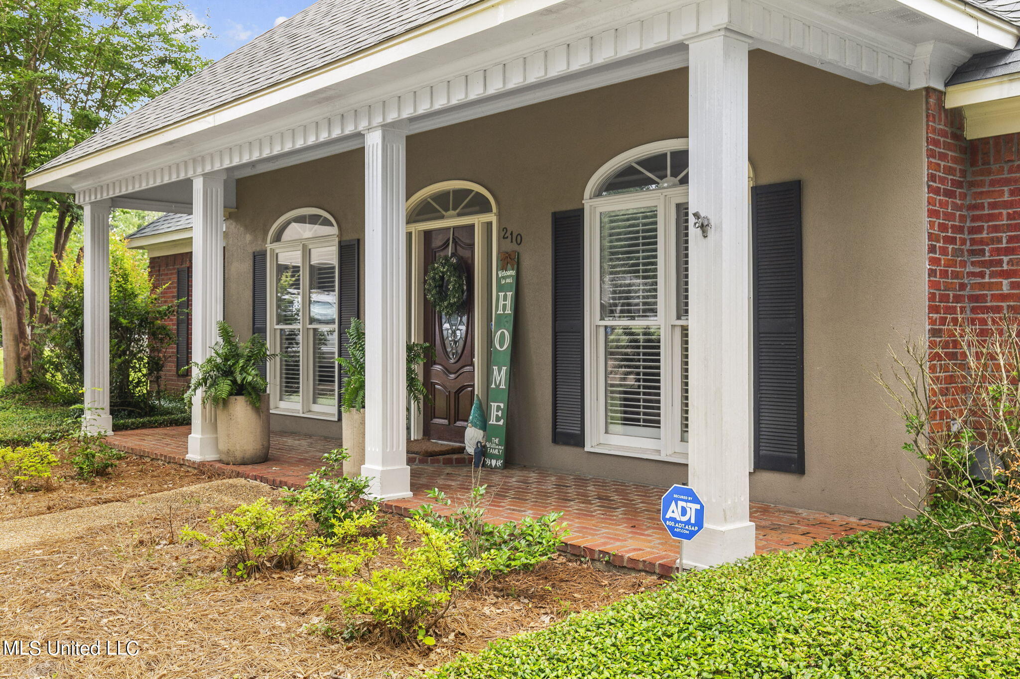 210 Hillside Street Ridgeland, MS 39157 - Photo 6 of 68 9-web-or-mls-210 Hillside-9