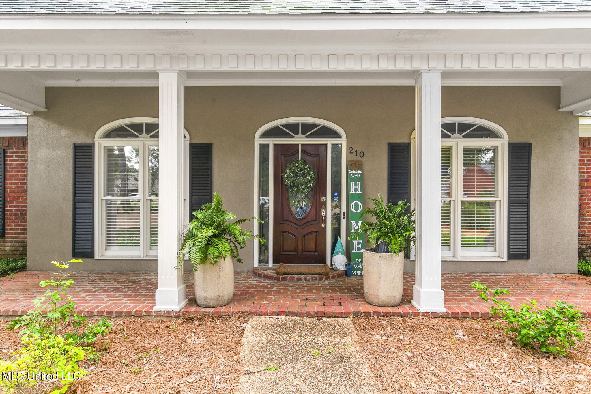 210 Hillside Street Ridgeland, MS 39157 - Photo 7 of 68 So welcoming!