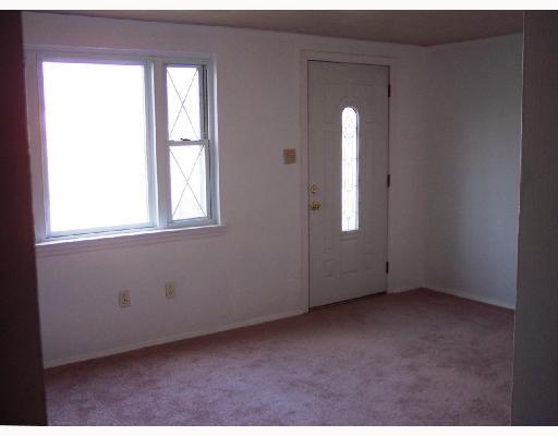 1403 Jefferson Heights Road Pittsburgh, PA 15235 - Photo 2 of 18 Living Room.