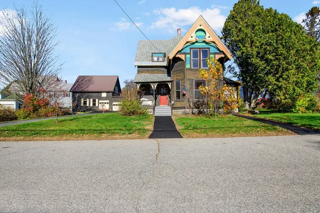 $2,850 | 19 Pine Street, Haverhill, NH 03785