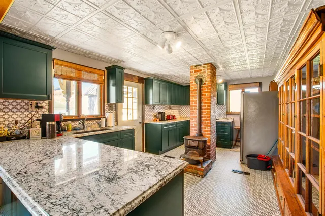 $2,850 | 19 Pine Street, Haverhill, NH 03785