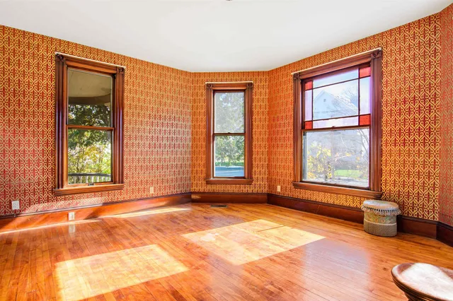 $2,850 | 19 Pine Street, Haverhill, NH 03785