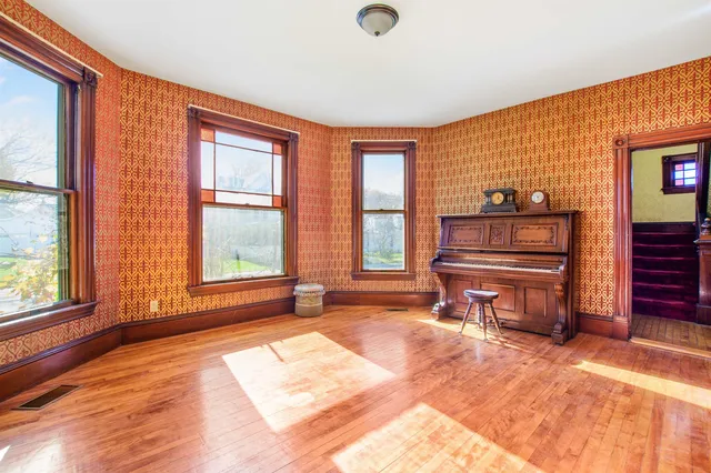 $2,850 | 19 Pine Street, Haverhill, NH 03785