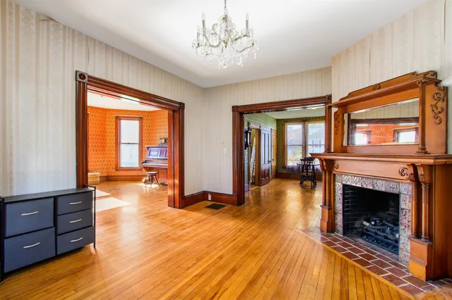 $2,850 | 19 Pine Street, Haverhill, NH 03785