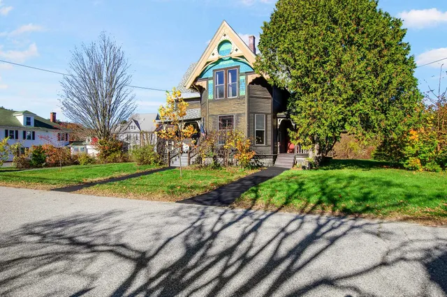 $2,850 | 19 Pine Street, Haverhill, NH 03785