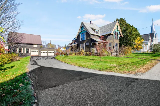 $2,850 | 19 Pine Street, Haverhill, NH 03785