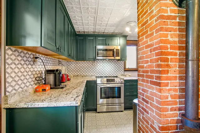 $2,850 | 19 Pine Street, Haverhill, NH 03785