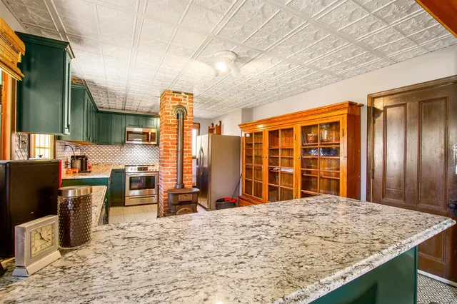 $2,850 | 19 Pine Street, Haverhill, NH 03785