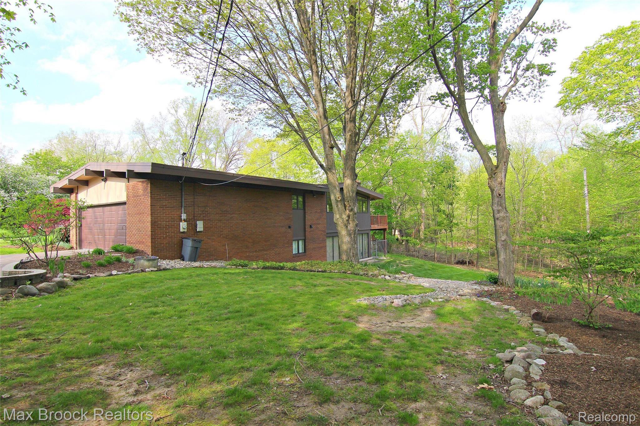 4667 Patrick Road West Bloomfield, MI 48322 - Photo 37 of 37 Patrick Rd Backyard.jpg