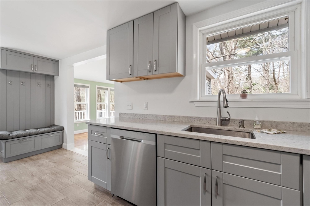 20 Meadowview Road Georgetown, MA 01833 - Photo 11 of 30