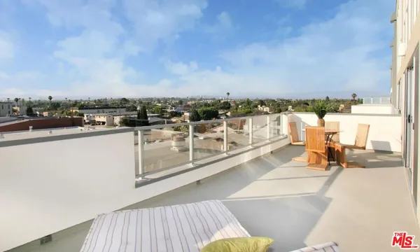 $5,395 | 4133 Redwood Avenue, Unit 1015, Los Angeles, CA 90066