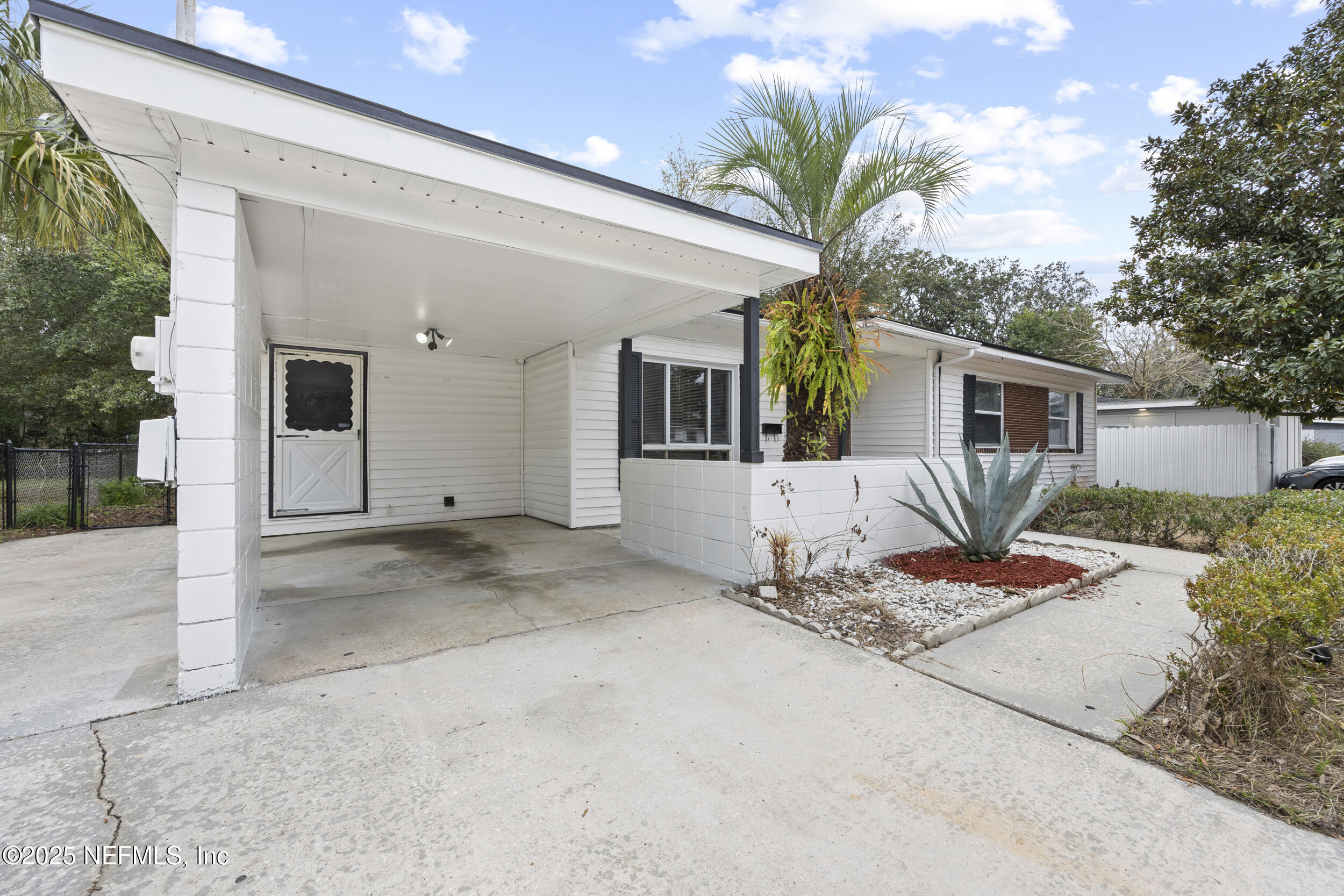 2403 Rogero Road Jacksonville, FL 32211 - Photo 3 of 26 34_the real estateographers_099