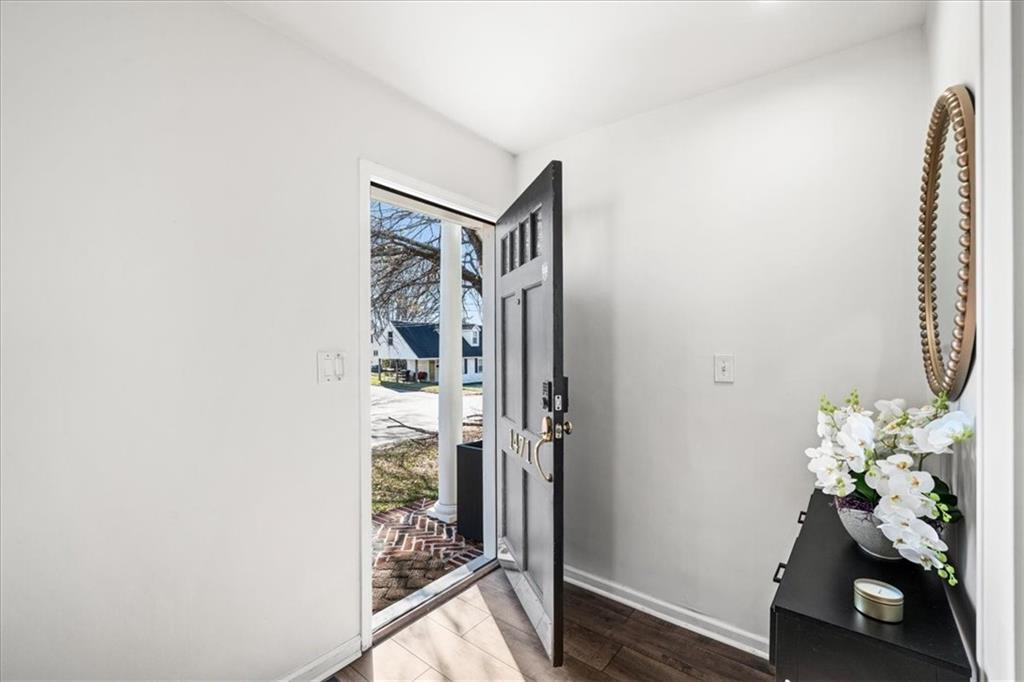 1471 Hardin Avenue Atlanta, GA 30337 - Photo 3 of 41