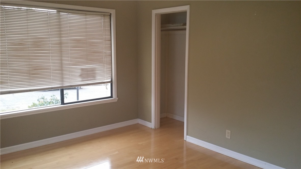 5451 46th Avenue Southwest Seattle, WA 98136 - Photo 4 of 16 Gallery Image 4