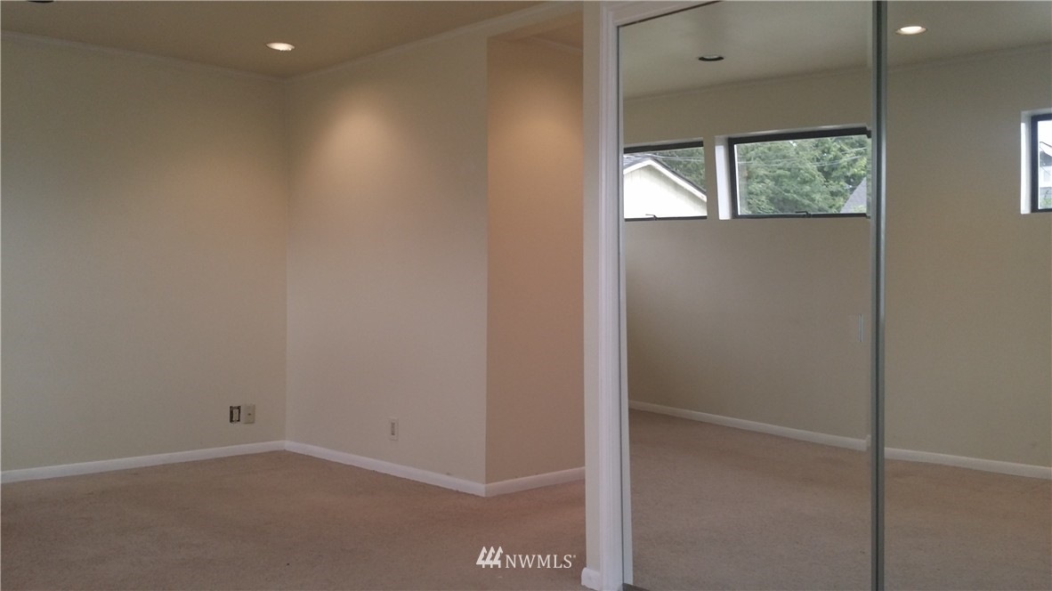 5451 46th Avenue Southwest Seattle, WA 98136 - Photo 5 of 16 Gallery Image 5