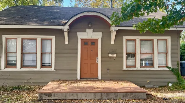 front view of house with a yard