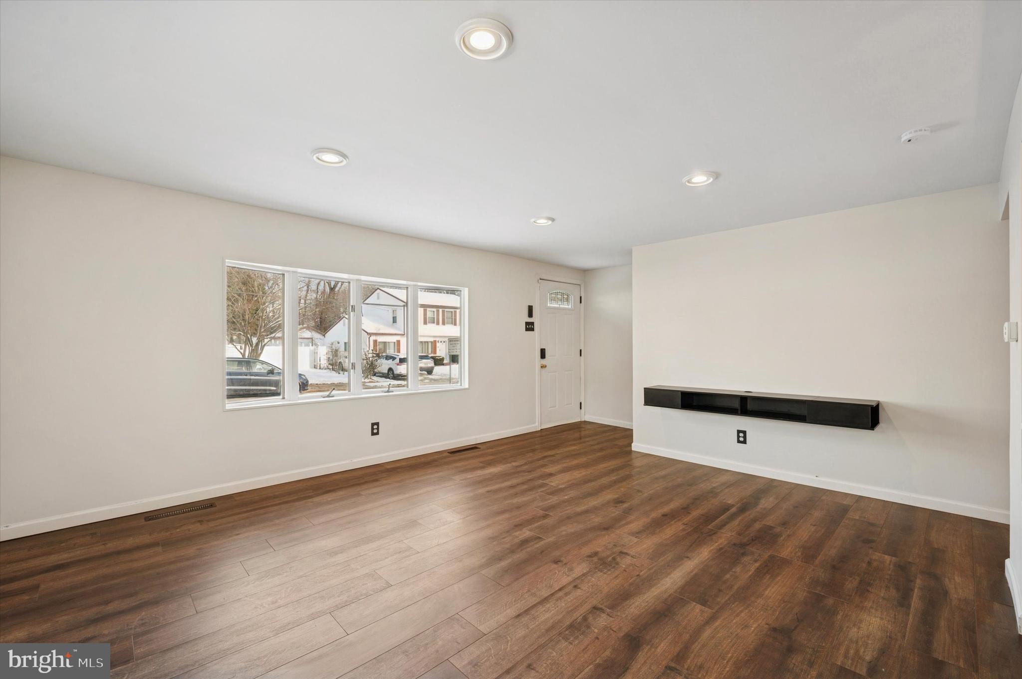 654 North Coles Avenue Maple Shade, NJ 08052 - Photo 12 of 41